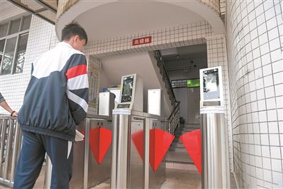 佛山打造“智慧校园” 数字终端及VR技术、人脸识别技术遍布校园