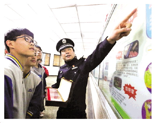 嘉兴公安局秀洲分局在中小学开辟禁毒宣传角