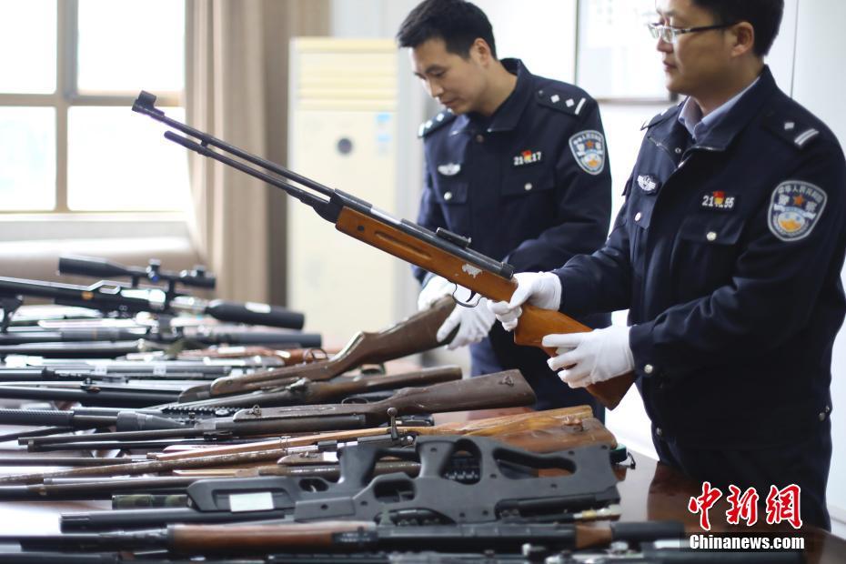 南京秦淮公安捣毁制贩枪支弹药窝点
