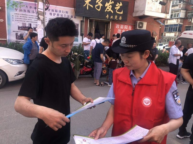 党徽在闪耀，我们在行动