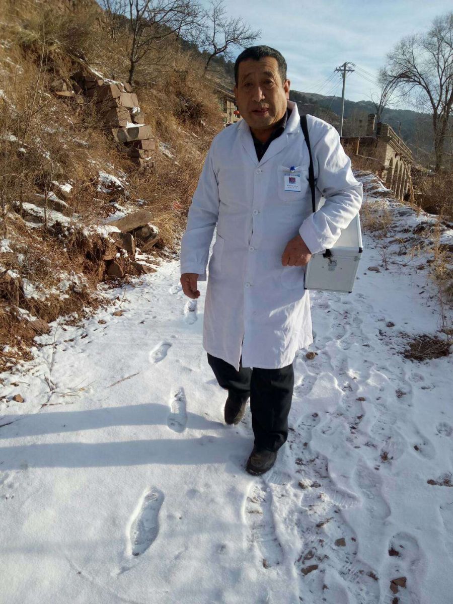 踏遍青山人未老，老当益壮夕阳红